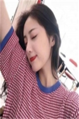 伟大的妈妈-母亲的手茧与深夜的灯光
